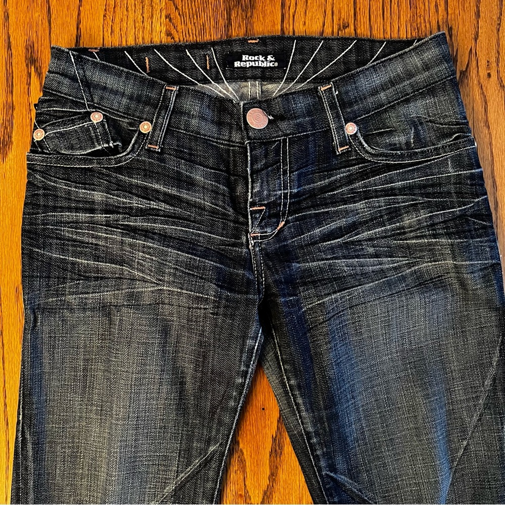 ROCK & REPUBLIC • Low Rise Dark Blue Flare Jeans - Picture 3 of 8